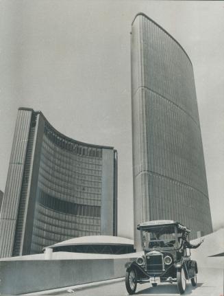 Owner Jack Lillico waves from his 1926 vintage Model T Ford Depot Hack as he coasts down the sleekly modern ramp of Toronto City Hall. Car's Vancouver(...)