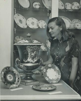 Choice piece for collectors. Allie Thomson admires this impressive vase made by Royal Crown Derby potters about 1880. It is one of the beautiful piece(...)