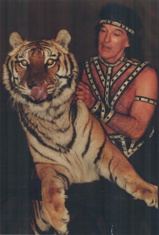 Tiger trainer Ron holiday of garden Bros