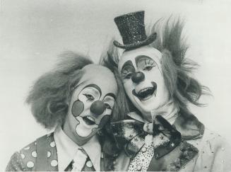 The Straits in full clown make-up which takes them an hour to put on before a performance of the Ringling Brothers and Barnum and Bailey Circus. In th(...)