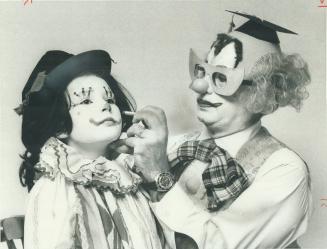 Leo Podetz, Burlington's acknowledged king of clowns, shows his 11-year-old daughter Lisa how to apply clown make-up for her first appearence in the B(...)