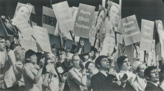 A roar of greeting from cheering, clapping supporters of front-running leadership candidate Pierre Elliott Trudeau erupted at the Liberal convention l(...)