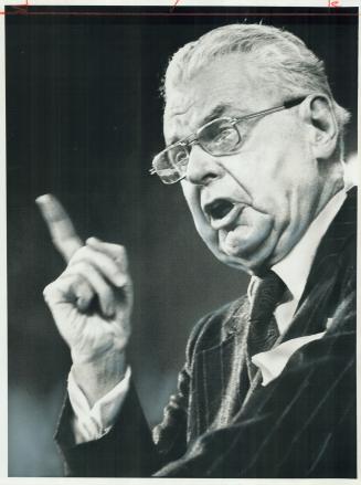 Rallying a divided Progressive Conservative party, former prime minister John Diefenbaker, 80, last night makes an emotional call to raise the standar(...)