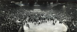 Campaign record crown of 16,000 jammed maple leaf gardens last night to hear liberal leader Lester Pearson
