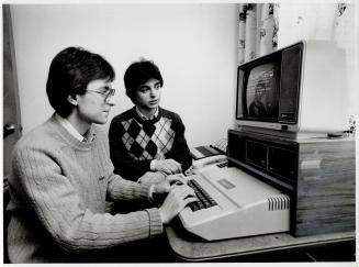 Brothers David and Peter Cusimano, right run Toronto Net-Works Computer Club but not for profit