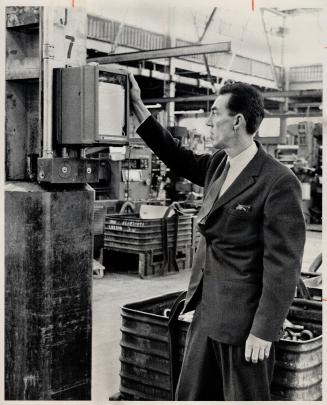 Foreman J.G. Chaput and Spy, Electronic box measures each man's output