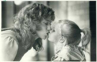 It was a switch from the usual back-to-school routine today when Jessica Lineham, 5, happily kissed mother Jessica goodbye at Market Lane school while(...)