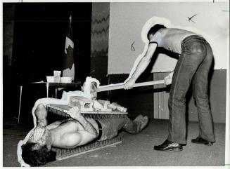 Jearl Walker - that's him being pounded - has some unusual ideas to demonstrate the principles of physics! His face is covered with gooey chemicals from a previous demonstration