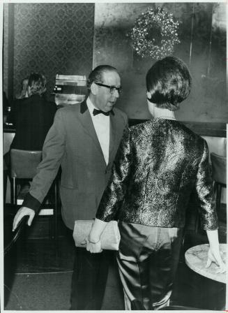 At park plaza prince Arthur Lounge Mrs. Williams is refused entrance again. She was turned back also at the King Edward Oak Room. Head waiters say if (...)