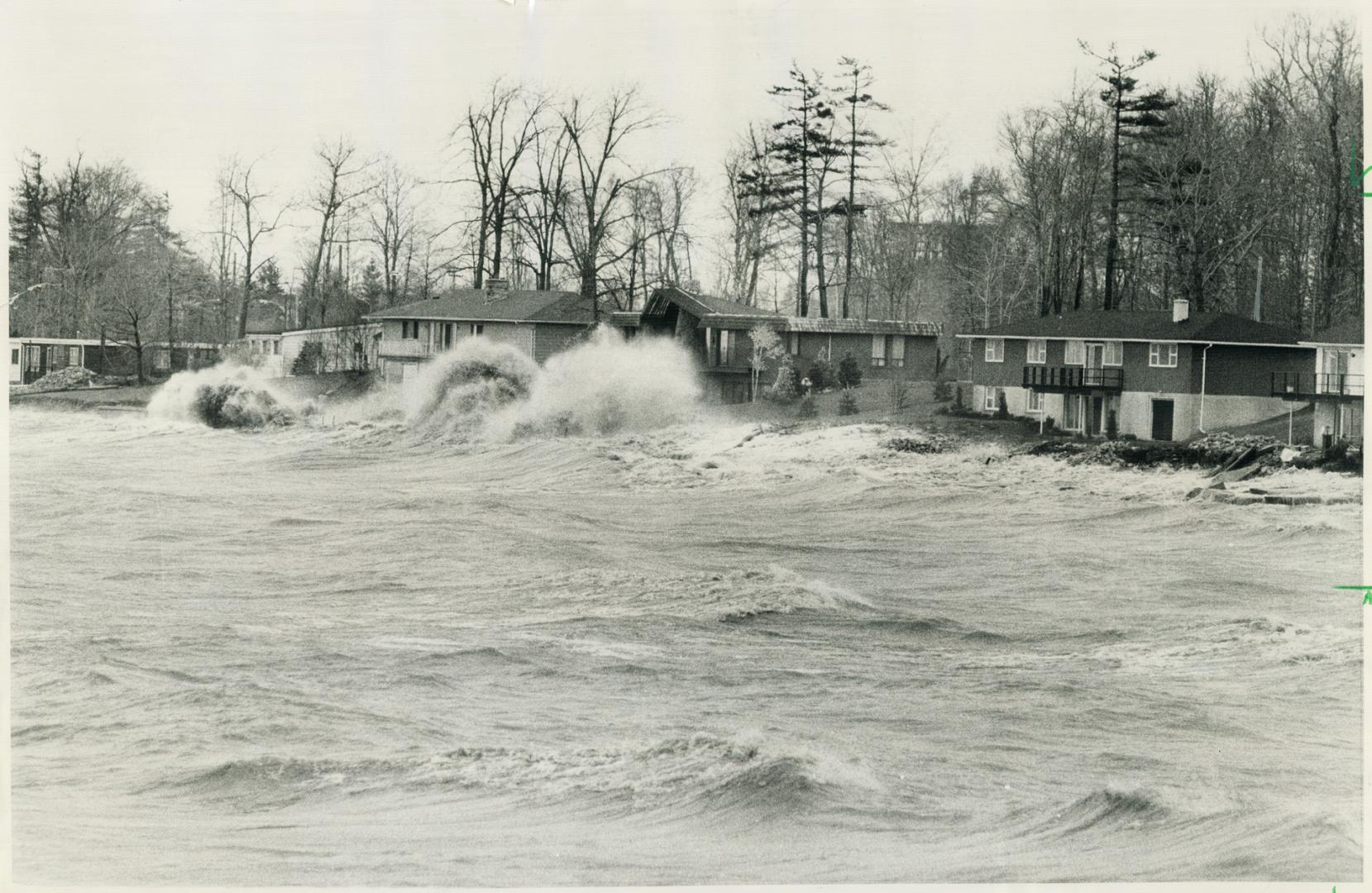 Waves Threaten Oakville Lakeshore Homes yesterday as winds of up to 40 miles an hour threw 10-foot waves hundreds of feet inland. Ten acres of area pa(...)