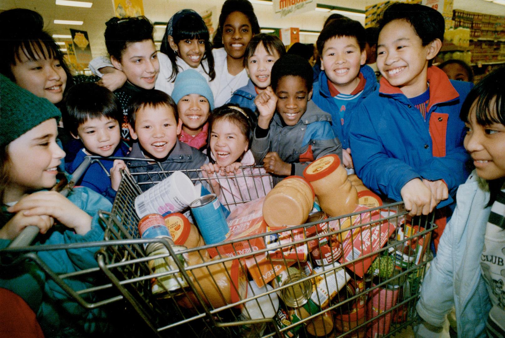 Young hearts share daily bread, Grade 2 and 6 pupils of Scarborough's Divine Infant Separate School spent $350 raised by their parents at a Christmas (...)