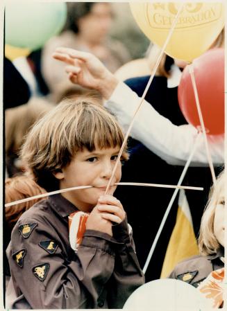 Guides celebrate 75th, Andrea Proctor, 8, of the 148th Toronto Brownie Pack, has one balloon in hand, another in her mouth, during the Giri Guides of (...)