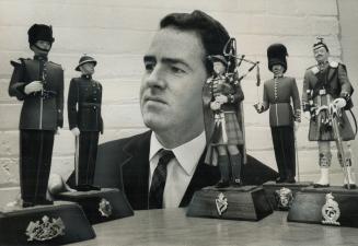 Since he was a child Don Melhuish has loved playing with lead soldiers so it's not surprising that his hobby is making models of pipers and other Metr(...)