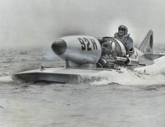 Testing his hydroplane, designer John Marks, a Mississauga mechanic, sits at the controls of the Thunder Chief during his first trail run for the seas(...)