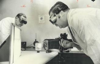Fingerprints On A Cheque are examined by forensic analyst Ed Campbell with the aid of the Ion/Argon Laser at OPP headquarters. A beam of laser light i(...)