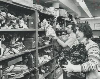 Cameras, toys and a mountain of gloves are turned in every day to the lost articles office of the Toronto Transit Commission, where Dave Lane puts the(...)