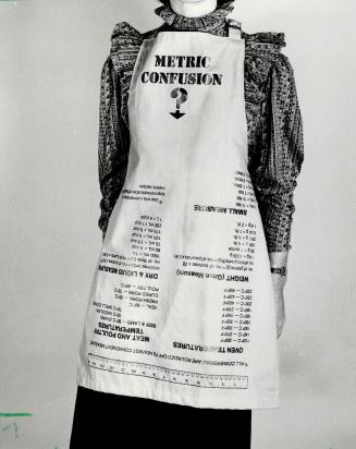 Confused cook?: Amusing yet helpful apron sports imperial-to-metric conversion for size, volume and oven temperatures ? printed upside down for easy reading