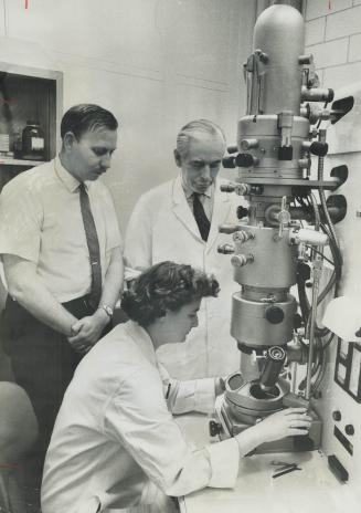 Atkinson Charitable Foundation gift of $36,300 to the Ontario Cancer Institute in Toronto was denoted to duplicate this powerful electron microscope. (...)