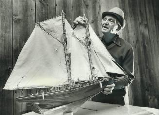 Model-building is a relatively new hobby for 74-year-old Joseph Jeffries, he says, as he adjusts lines on 3-foot-long model of the famous Nova Scotia (...)