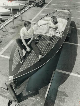 Day of prohibition are recalled with this 30-foot, mahogany-hulled runabout built 50 years ago, complete with white-leather cockpit and sterling-silve(...)