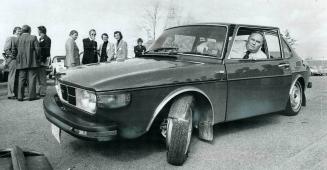 Showing off the Saab for Canadians, Swedish rally driver Eric Carlsson test-drove a new model over a tire-cutter at 60 miles an hour. He kept the car (...)