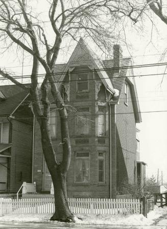House, Queen Street East, no. 1903, south side, east of Woodbine Avenue, Toronto, Ontario