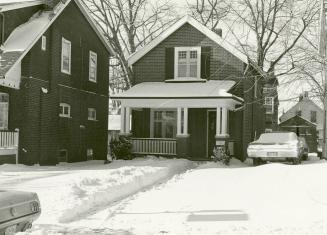 House, Waverley Road, no. 30, west side, north of Kew Beach Avenue, Toronto, Ontario