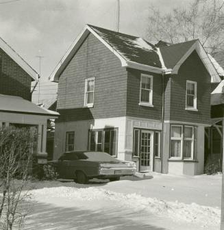 House, Waverley Road, no. 32, west side, north of Kew Beach Avenue, Toronto, Ontario