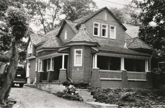 Inglenook. Originally Charles Frederick Wagner House, Waverley Road, no. 81, east side, between Queen Street East and Kew Beach Avenue, Toronto, Ontario