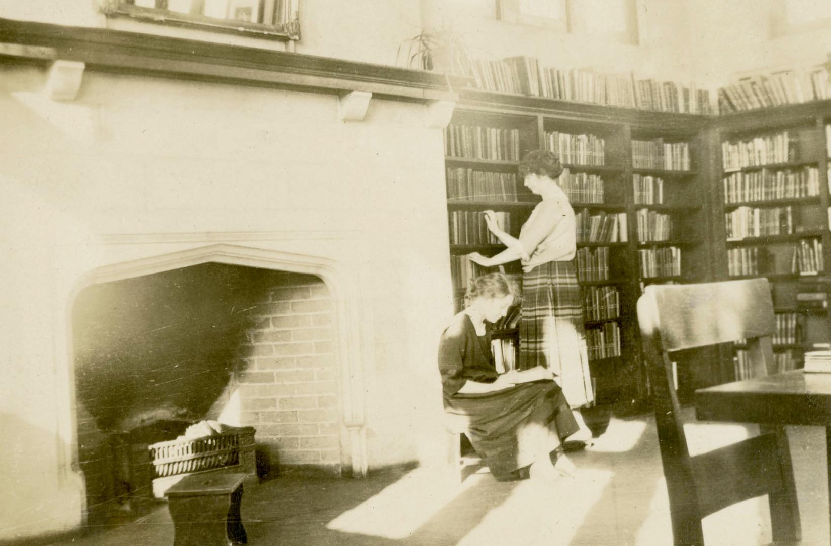 High Park Branch, Toronto Public Library, Roncesvalles Avenue, southwest corner of Wright Avenue Interior, adult reading room