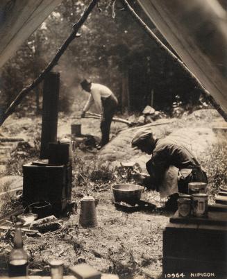 Nipigon 10964-1 [men cooking at camp]