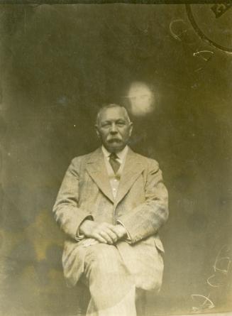 Arthur Conan Doyle in spirit photograph