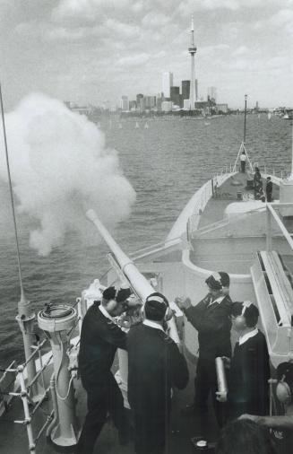 A salute to Toronto, The Canadian anti-submarine escort HMCS Saguenay entered Toronto harbor yesterday and fired a fifteen-gun salute, which was answe(...)