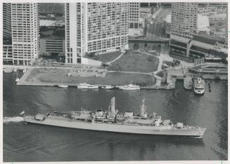 Royal Navy delivers anchor for Ajax, The British destroyer, HMS Fife, arrived in Toronto harbor yesterday hauling a 1 1/2-ton gift for the Royal Canad(...)