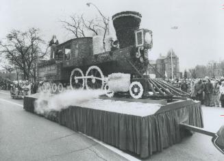 Model of Canada's first steam train, dating from 1853, was Niagara Falls' float in Saturday's parade