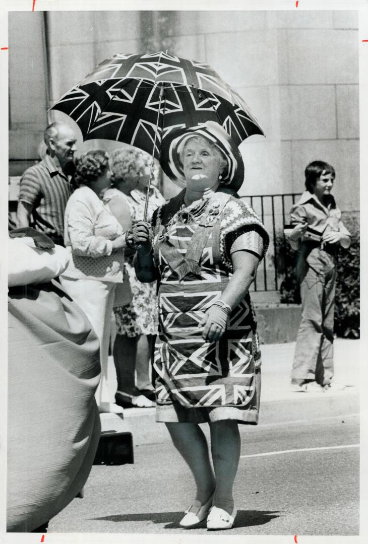 The union jack was used for the dress and the umbrella of a woman in the Orange Day parade, which 10,000 persons watched Saturday. Not all of them see(...)