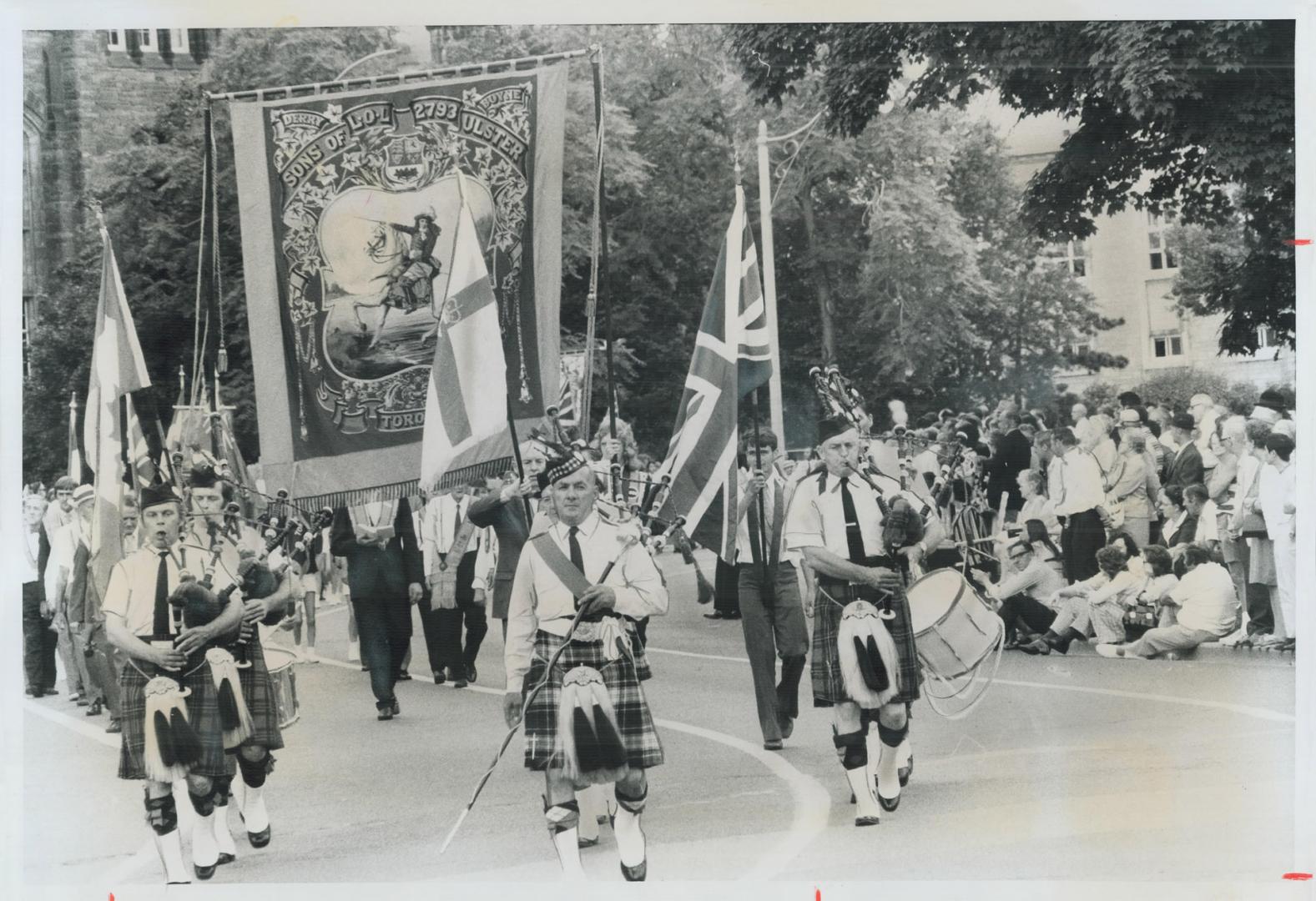 King Billy starts out from queen's park, Banner depicting King Billy ...