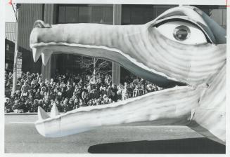 Eaton's says that unlike many similar events in the United States, its Santa Clause parade is dependent almost entirely on non-professional talent. Th(...)