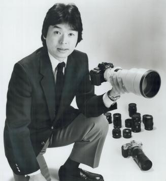'Only human eye focuses faster', Minolta Canada's Ken Tatemichi shows off its new Maxxum 7000 System - an amateur's dream based on the world's fastest automatic focusing 35mm camera