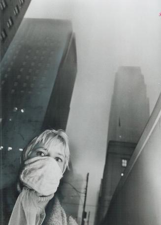 Smog blanket over Toronto prompted Arlene Abbott to wear gauze surgical mask on her way to work this morning to filter out pollutants which could be a(...)