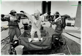 When Deodorant Won't Do, Firefighters trained to disarm the most volatile of toxic spills pit themselves yesterday against the simulated muriatic acid(...)
