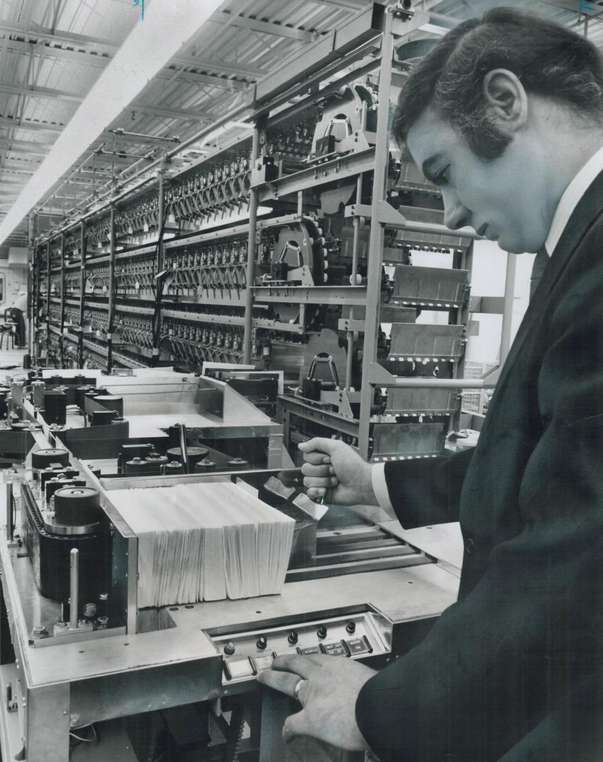 Automatic sorting machines now in Ottawa can handle more than 26,000 pieces of mail-marked with the new postal code-in an hour. Postal officials say a(...)