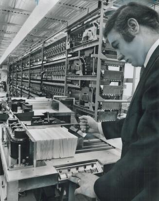 Automatic sorting machines now in Ottawa can handle more than 26,000 pieces of mail-marked with the new postal code-in an hour. Postal officials say a(...)