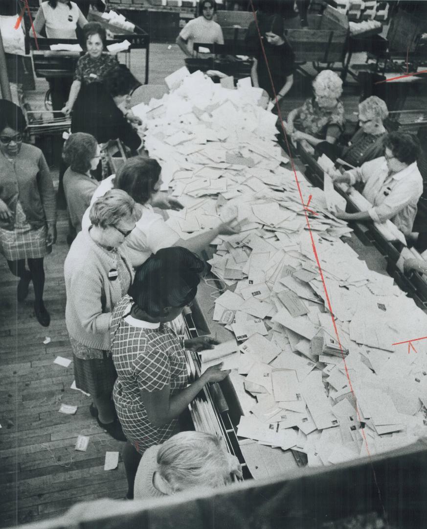 Christmas mail hasn't piled up this year, Weather, mail-early campaign given credit