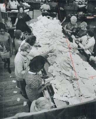Christmas mail hasn't piled up this year, Weather, mail-early campaign given credit
