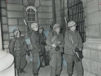 Weapons At Ready, soldiers from First Signals Regiment at Barriefield prepare to enter Kingston Penitentiary where 500 rebellious prisoners have been (...)