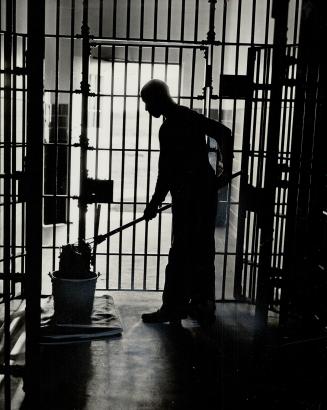 Prisoners at Burwash reformatory are encouraged by unequal laws to escape for shorter terms