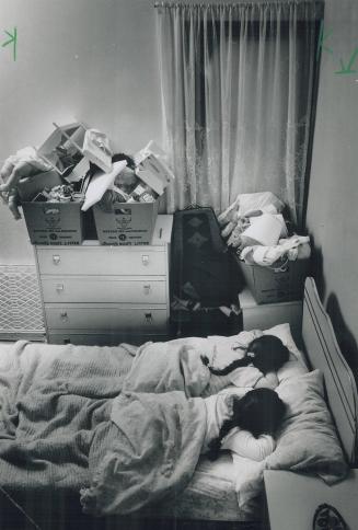 No privacy: Two sisters sleep together in three-room flat that they share with their mom and brother
