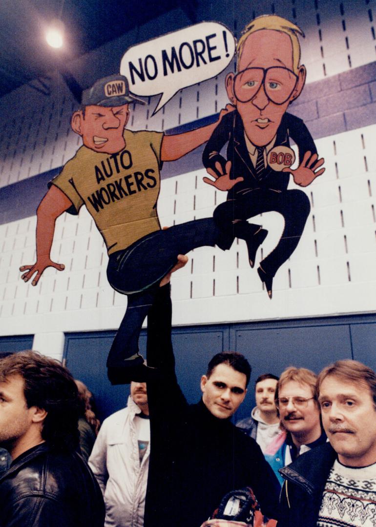 An Oshawa auto worker makes clear his displeasure with Premier Bob Rae's government during last night's raucous meeting which saw Canada's largest aut(...)