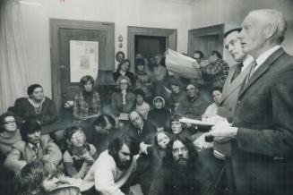 Chairman Hugh Miller (right) addresses North Pickering ratepayers who gathered in a house in Brougham last night to protest building a new airport and(...)
